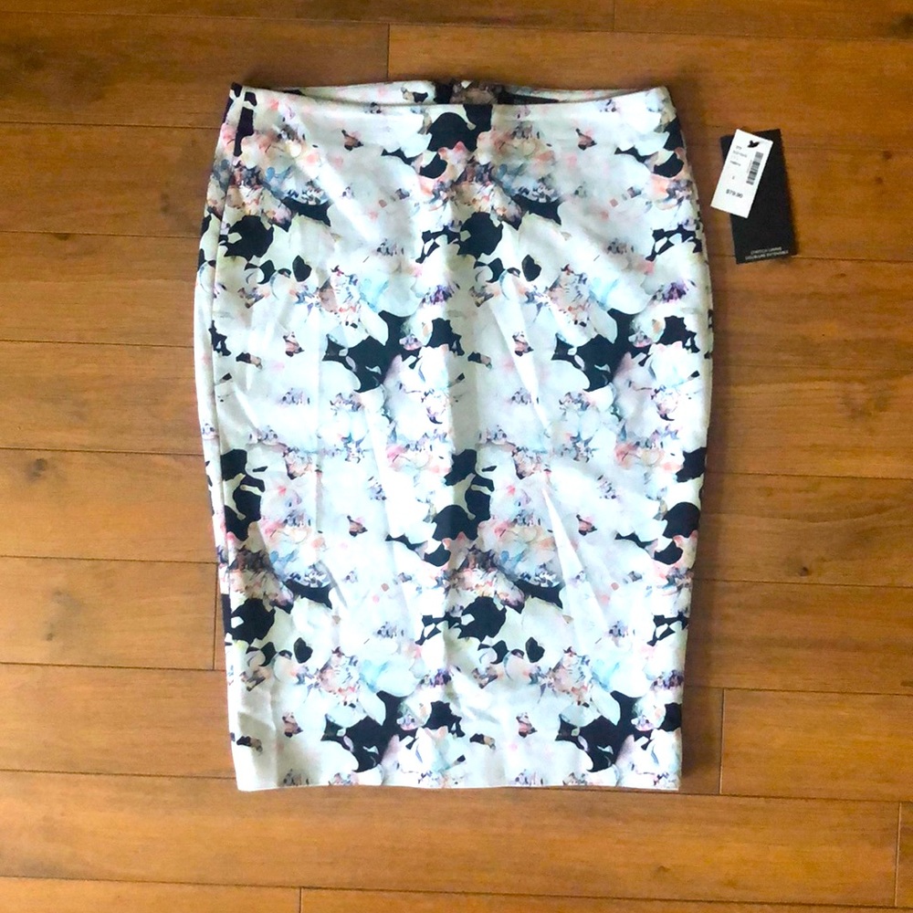 Gorgeous RW&CO. floral pencil skirt- US 2